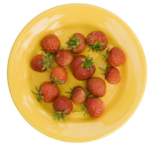 带野草莓的盘子