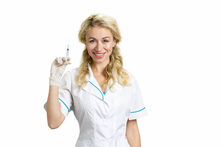 漂亮的护士用注射器，白色背景