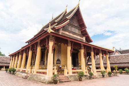 扫管笏寺金山，万象，老挝