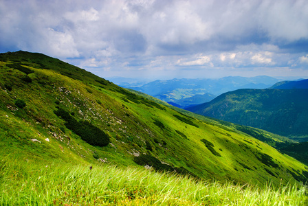 美丽的山山景观