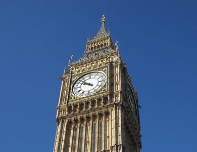 英国伦敦议会大厦顶的大钟，美国得州西南部的国立大本德公园Big Bend National Park 大本钟