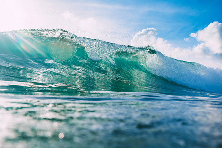 飞溅大海浪