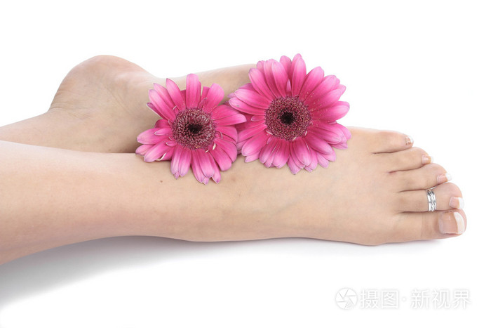 女人的脚腿和白上鲜花照片-正版商用图片01ckai-摄图新视界