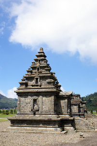 庙 temple的名词复数  寺 神殿 太阳穴