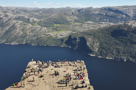 挪威的峡湾景观。Preikestolen 地区。挪威地标拉