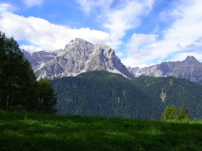 意大利白云石山谷风景