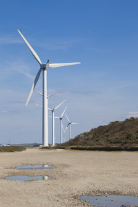 风车 windmill的名词复数  旋转玩具 lt口gt直升飞机 假想的敌人或坏事