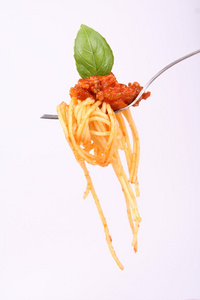 意大利波伦亚面条用肉番茄等做浇头
