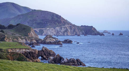 Big Sur 加州在晚上精彩的太平洋海岸