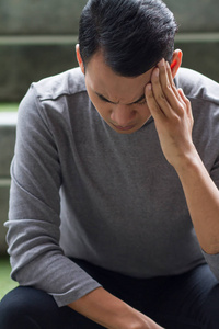 生病的人有头痛 抑郁 压力 焦虑 眩晕 宿醉 偏头痛