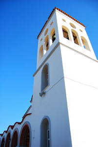 柏拉图式白色教堂塔