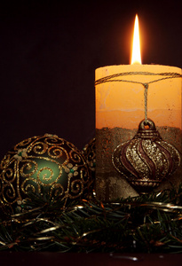 圣诞蜡烛及球饰
