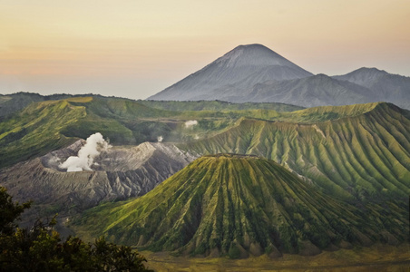 溴火山。