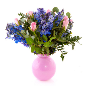蓝色和粉红色的花束