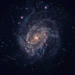 梅西尔 83 是在长蛇座的螺旋星系