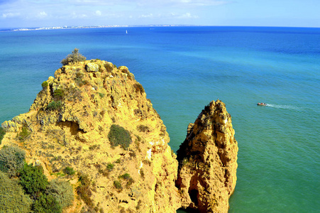 ponta da piade岩层