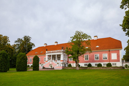 庄园和公园在爱沙尼亚北部。Sagadi，拉国家公园