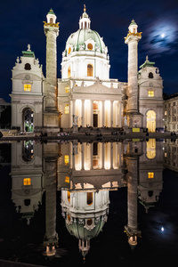 Karlskirche 教会在维也纳在晚上