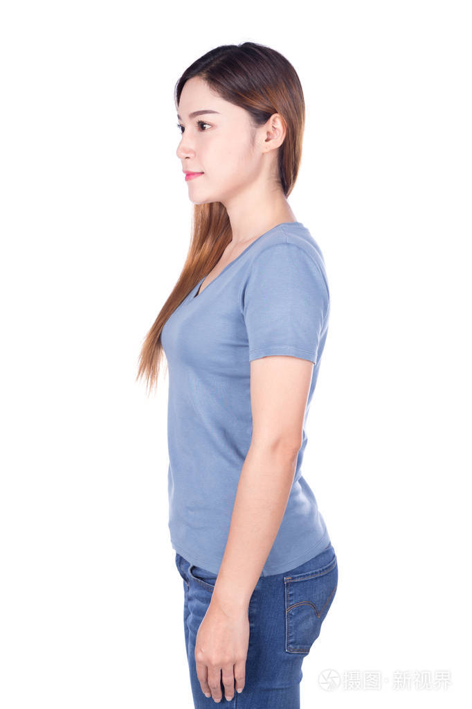 穿蓝色t恤的女人在白色背景上被隔离(侧视图)