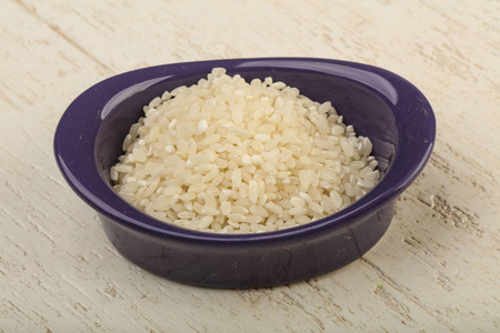原料大米堆在碗里