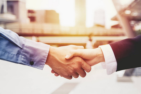 一笔交易，业务团队伙伴关系概念的成功的商业人握手