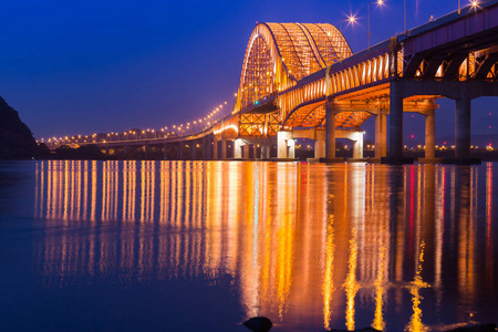首尔 Banghwa 大桥美丽的汉江在夜间, Se