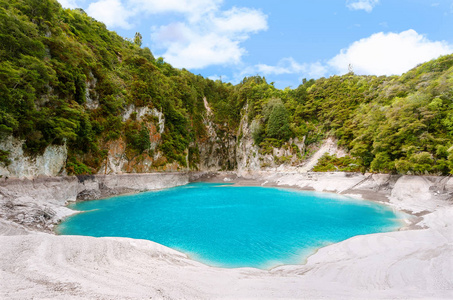 地狱火山口湖