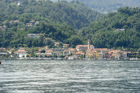 佩拉村庄在意大利奥尔塔湖