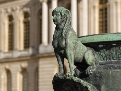 青铜雕塑狮身人面像女人图片
