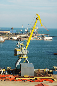 工业港口用起重机在阿塞拜疆首都巴库