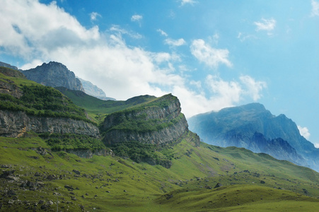 landskap med berg och bl himmel  Azerbajdzjan