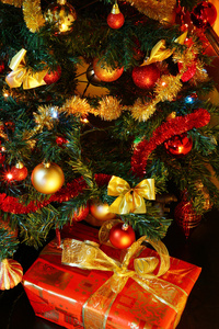 圣诞树和装饰