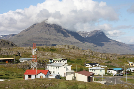 冰岛欧洲岛名，在大西洋北部，近北极圈