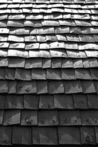 带状疱疹 布满海边的小圆石 shingle的名词复数  屋顶板 木瓦板 墙面板