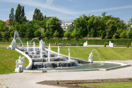 美丽的级联喷泉在丽城花园宫图片