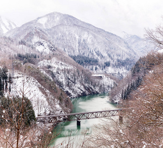 冬季景观的湖