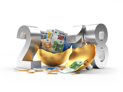 银2018新年和残破的金黄圣诞节球充满欧洲