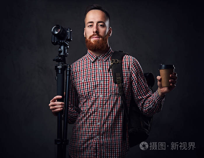红头发胡子自由摄影师