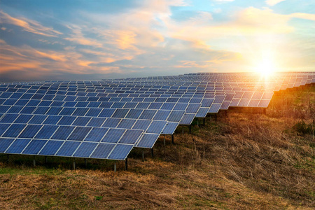 太阳能电池板 光伏 替代电力源可持续资源的概念