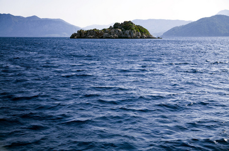 地中海的蓝色波浪