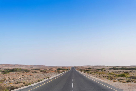 纳米沙漠中没有汽车的道路。安哥拉
