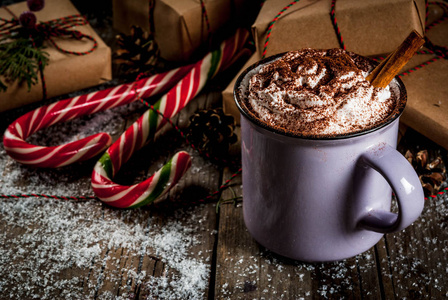 热巧克力和圣诞礼物