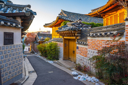 首尔城市天际线与 Bukchon 韩屋友村在韩国