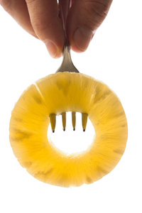 叉子上的菠萝环