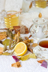 柠檬和天然蜂蜜的热茶, 良好的治疗有维生素和强免疫力