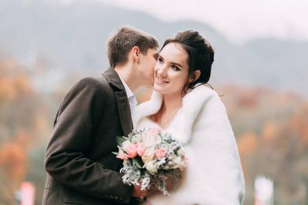现代婚礼在山在索契和海, 婚礼在欧洲样式由 ca