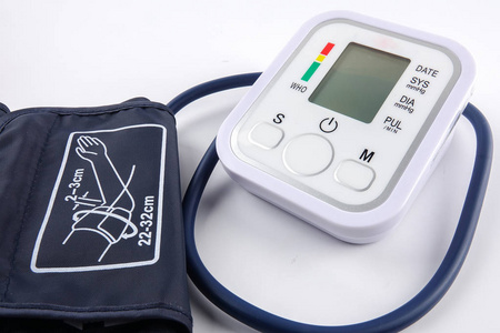 一种用白色隔开的数字血压设备
