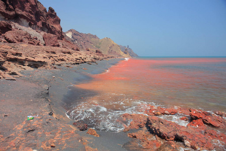 霍尔木兹海峡的红海水