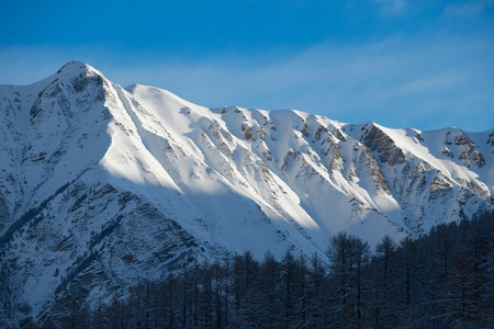 山，山岳 mountain的名词复数  山脉 群山