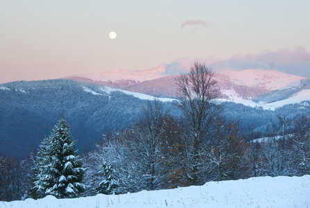 冬季日落山山景